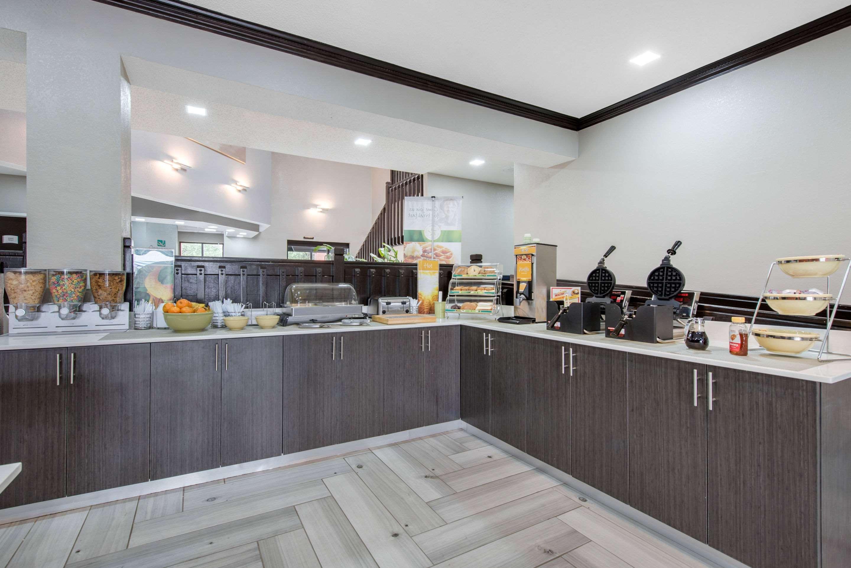 Quality Inn & Suites Brownsburg - Indianapolis West Экстерьер фото